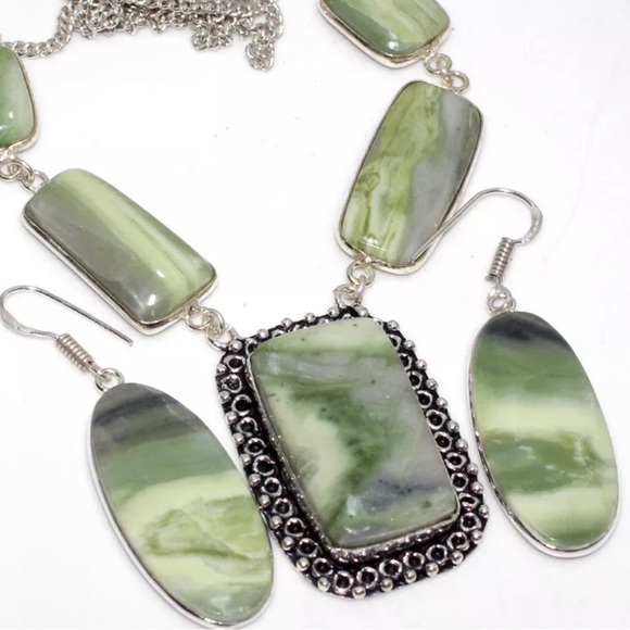 Genuine Larsonite pendant - Picture 2 of 2